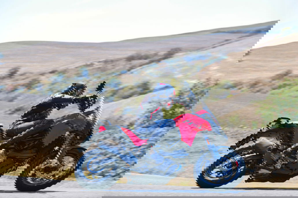 Ducati Multistrada V2 41 MY22 Ducati Multistrada V2S Red DYN 46 UC338636 High