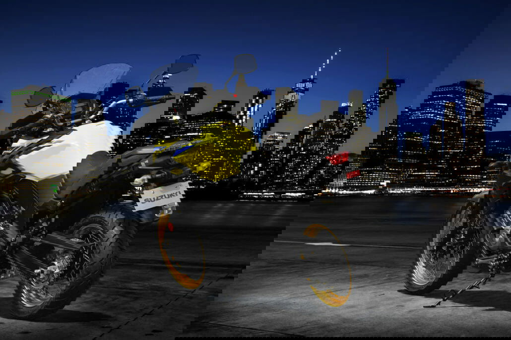 Suzuki V-Strom 650 gets new colors 36 Suzuki V Strom XT 10