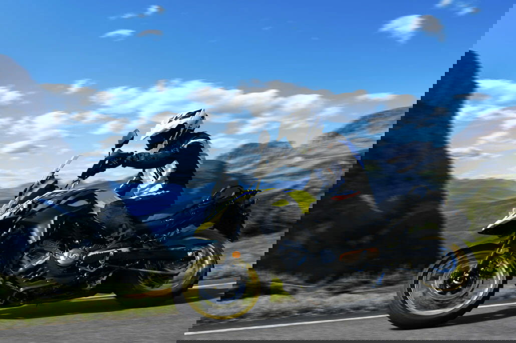 Suzuki V-Strom 650 gets new colors 34 Suzuki V Strom XT 8