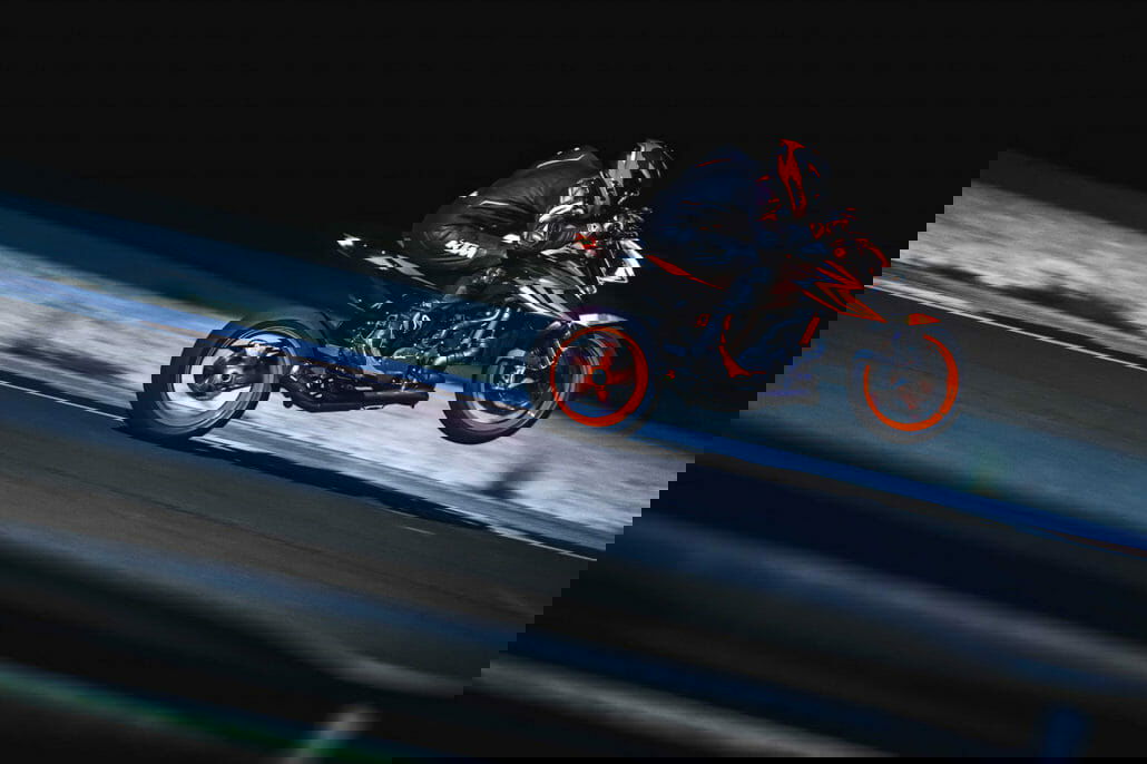 KTM 1290 Super Duke R and EVO for 2022 - The Beast Evolved 1 419418 MY22 KTM 1290 SUPER DUKE R and KTM 1290 SUPER DUKE R EVO Action