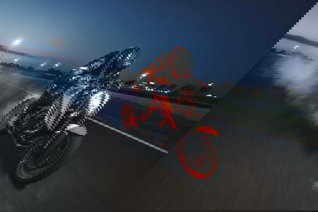 KTM 1290 Super Duke R and EVO for 2022 - The Beast Evolved 2 419419 MY22 KTM 1290 SUPER DUKE R and KTM 1290 SUPER DUKE R EVO Action