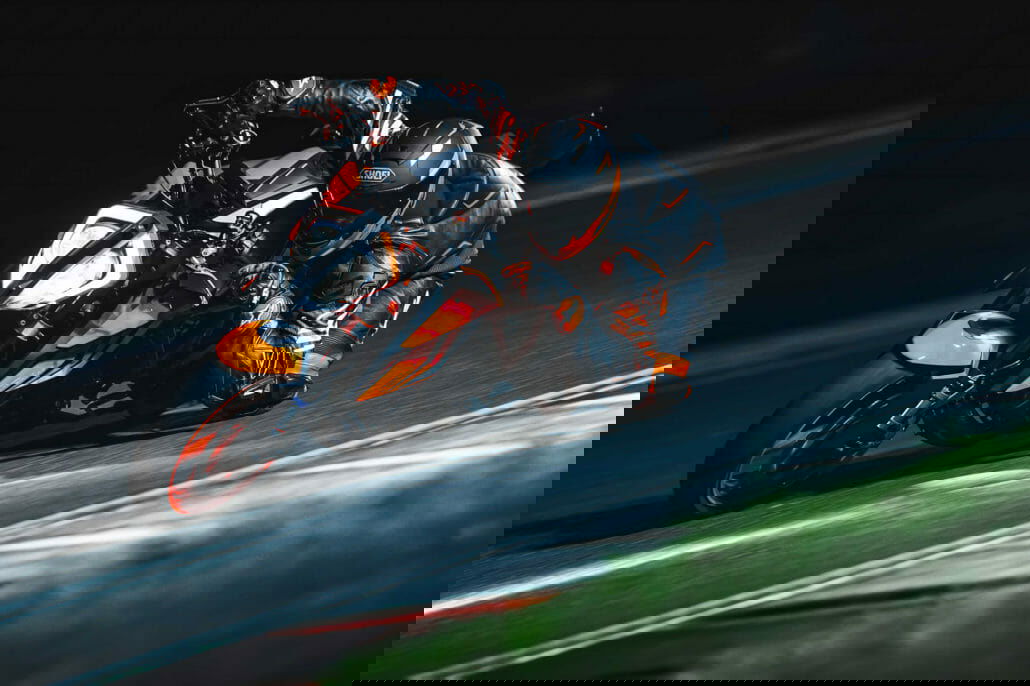 419424 MY22 KTM 1290 SUPER DUKE R and KTM 1290 SUPER DUKE R EVO Action