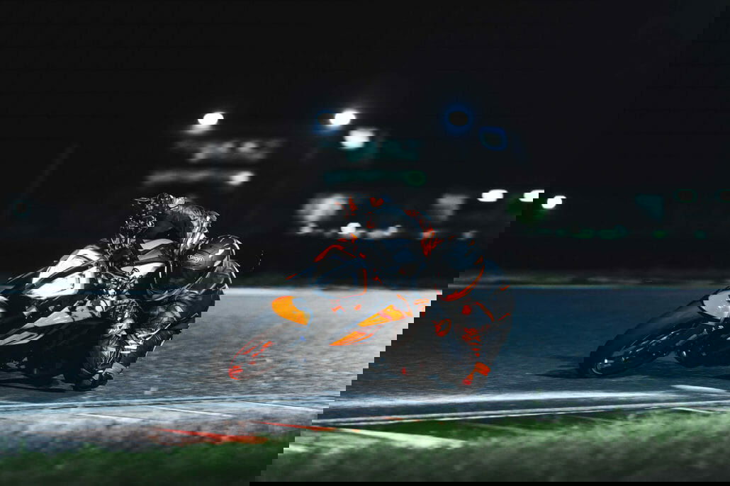 KTM 1290 Super Duke R and EVO for 2022 - The Beast Evolved 5 419426 MY22 KTM 1290 SUPER DUKE R and KTM 1290 SUPER DUKE R EVO Action