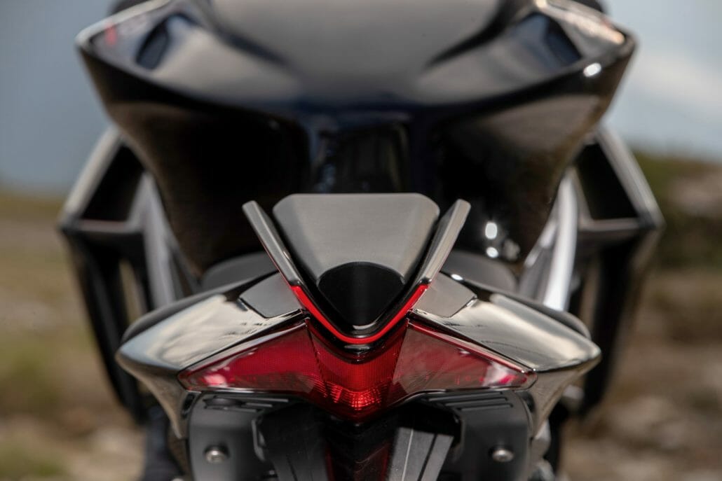 Aprilia Tuono 660 Factory 2022 13 Aprilia Tuono 660 Factory 11