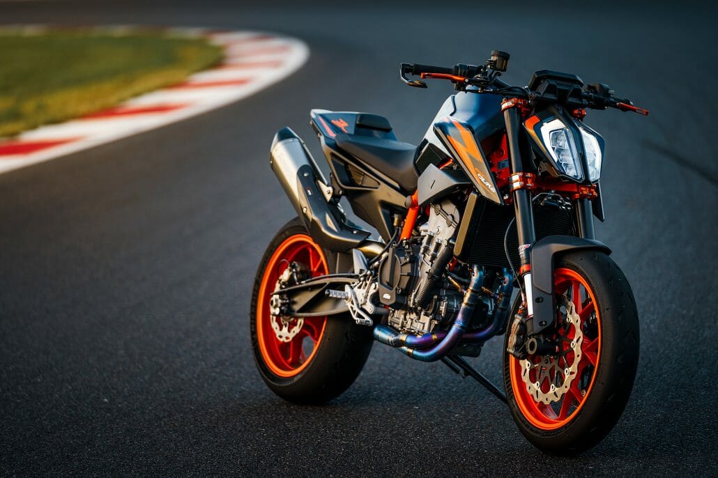 KTM 890 Duke R in new color dress 410988 MY22 KTM 890 DUKE R Cat B