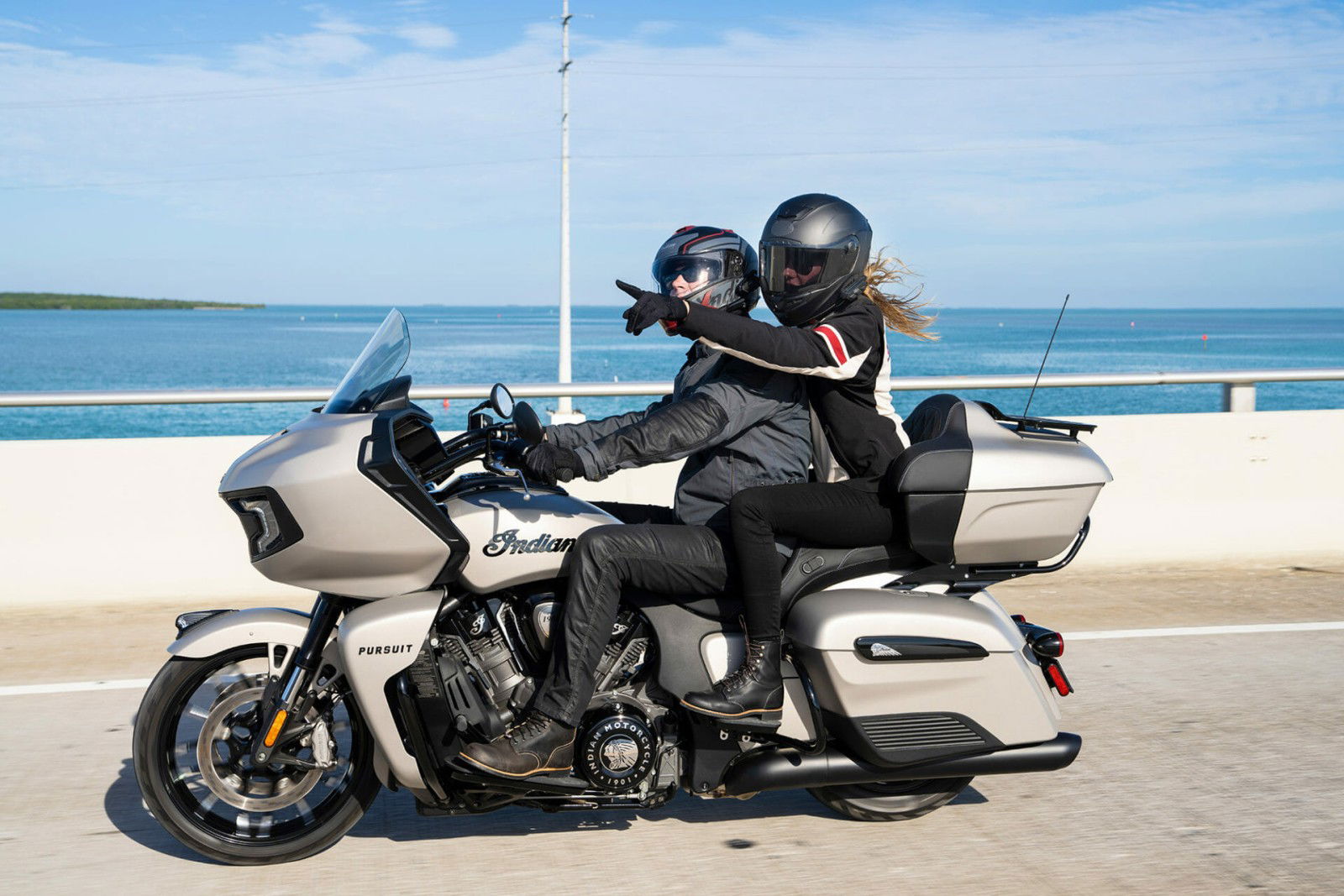 Indian Challenger Pursuit 25 6214a5d29e766