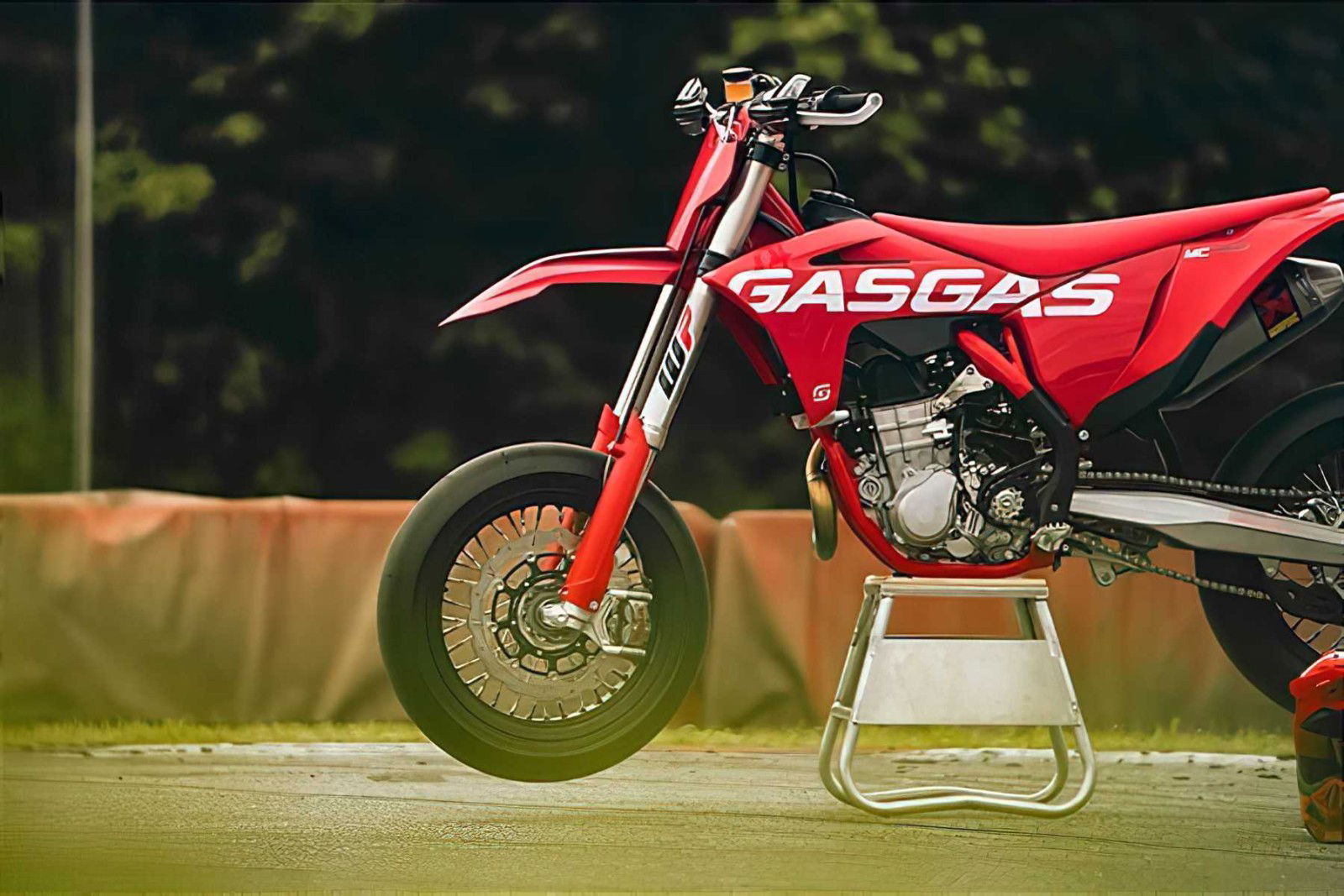 GasGas baut die MC 450F zur Supermoto um 25 GasGas Supermoto