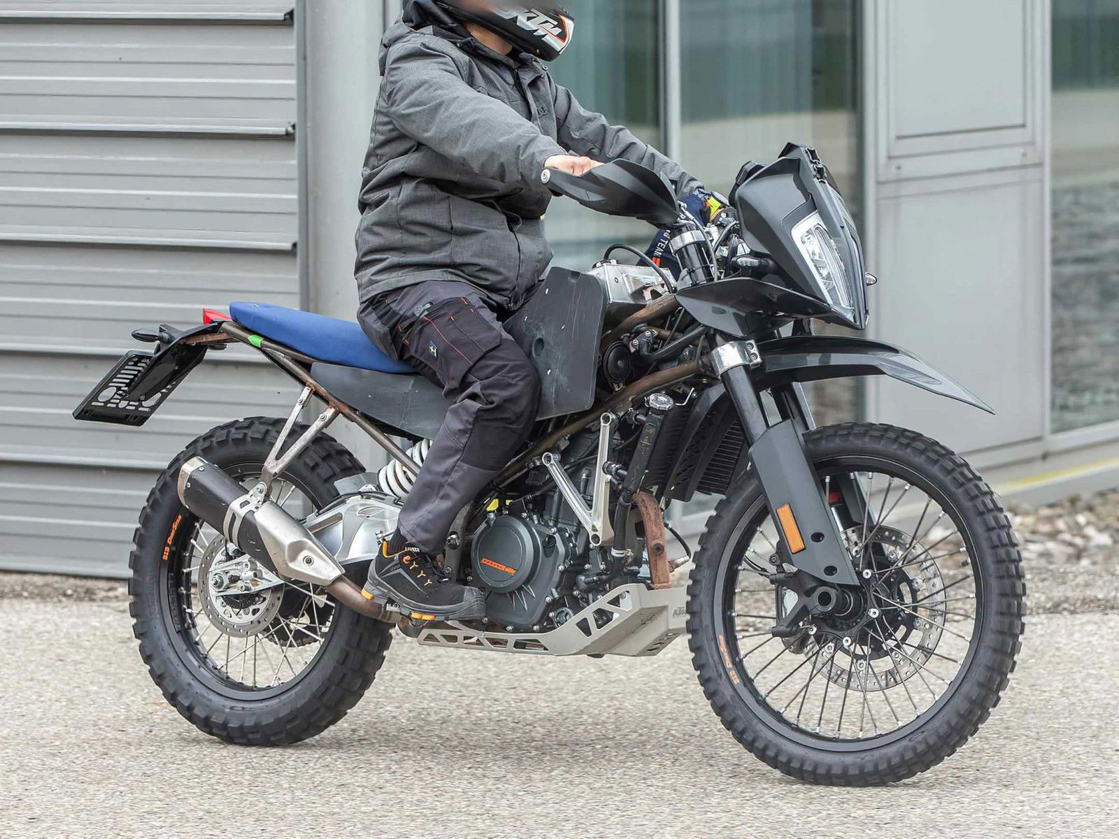 KTM 390 Adventure spotted with more off-road capability 25 KTM 390 Adventure R Prototyp 1