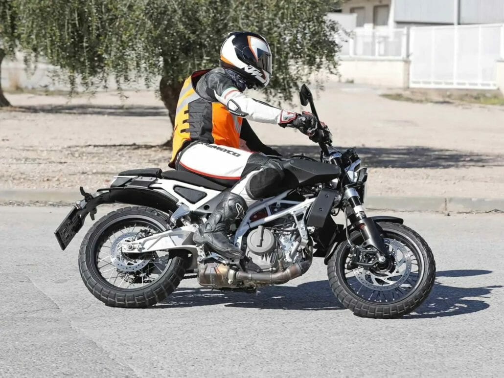Upcoming generation Svartpilen / Vitpilen spotted 55 Husqvarna Svart und Vitpilen Erlkoenig 3