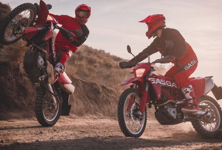 Neu: GasGas Enduro ES 700 und Supermoto SM 700 36 33794 Travel ES 700 2022 Action