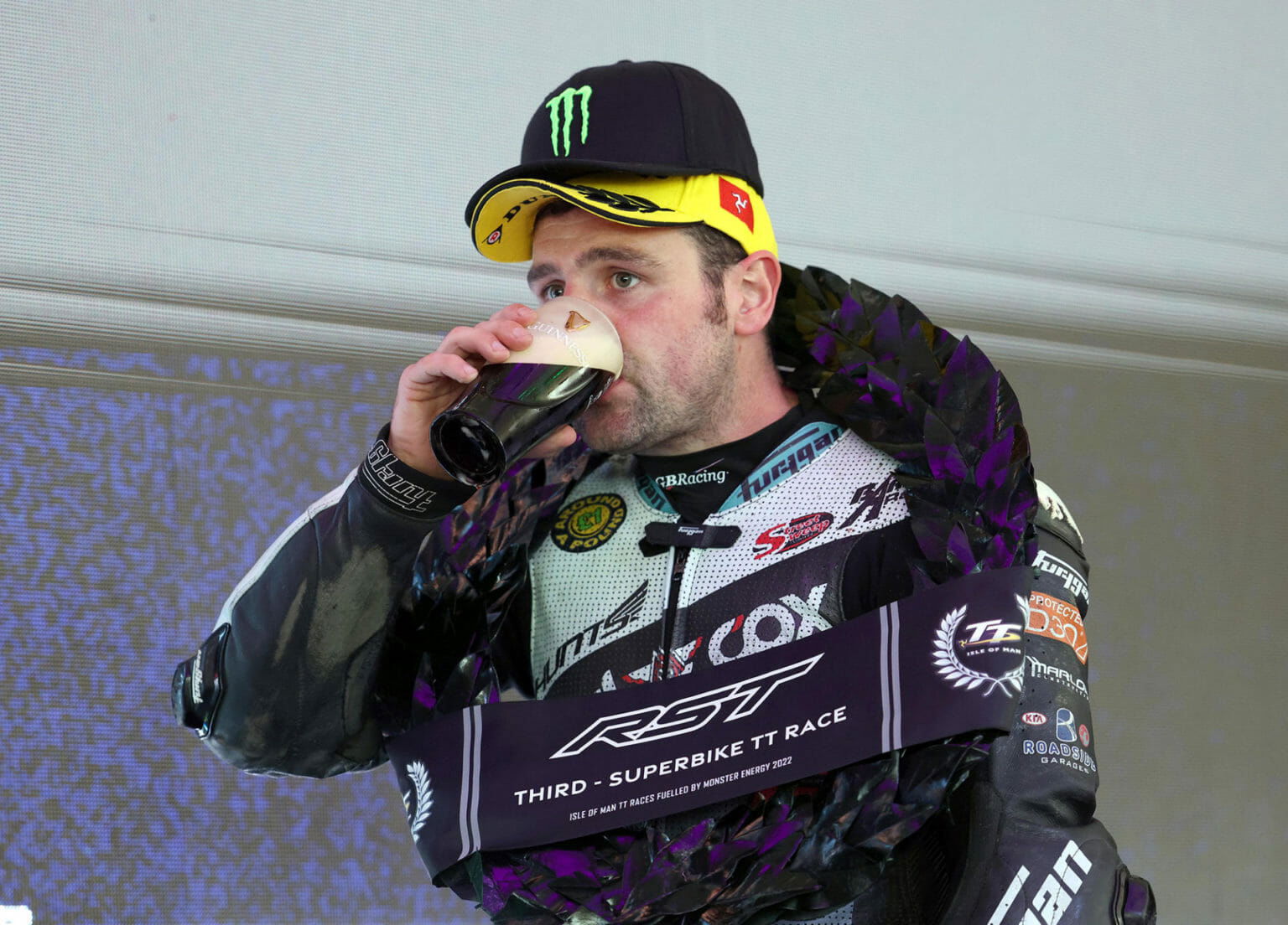 Michael Dunlop erneut Teil des Carl Cox Motorsport Line-ups für 2025 Isle of Man TT 2022 SuperBike 1 62