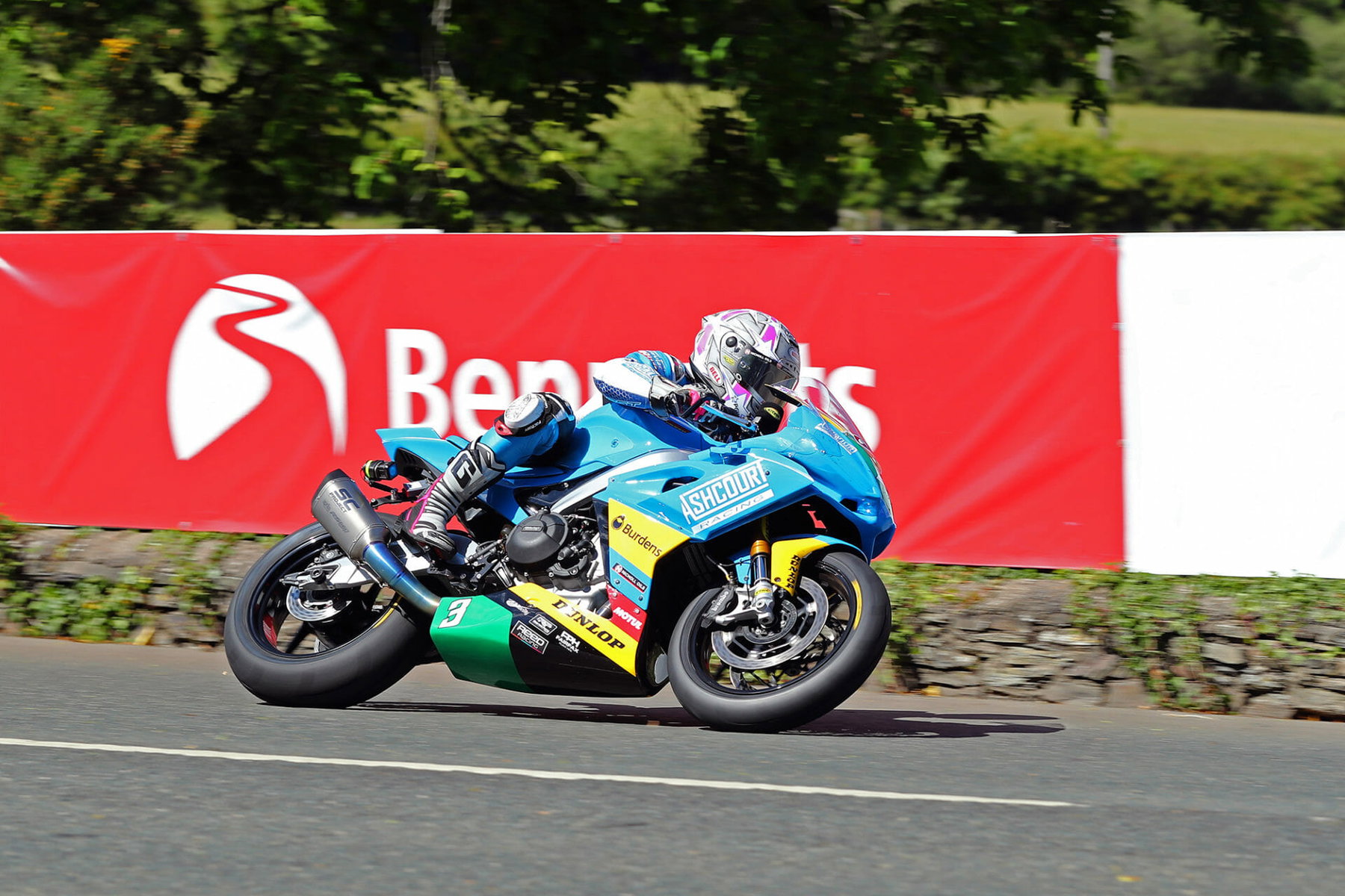 Isle of Man TT beendet Supertwin-Ära: Manx GP behält die Twins 6 Lee Johnston auf der 660er Aprilia von Ashcourt Racing bei Ginger Hall während des Supertwin-TT-Rennens 2022