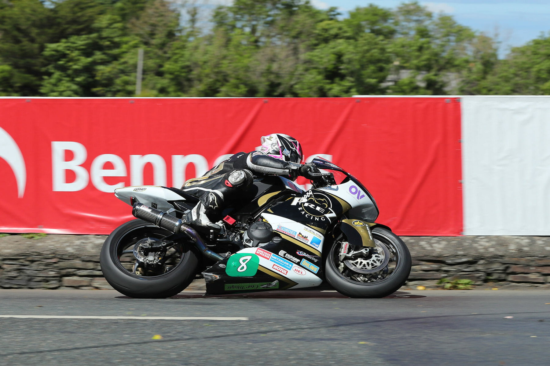 Isle of Man TT beendet Supertwin-Ära: Manx GP behält die Twins 5 Paul Jordan auf einer 650er Kawasaki von PreZ Racing bei Ginger Hall während des Supertwin-TT-Rennens 2022