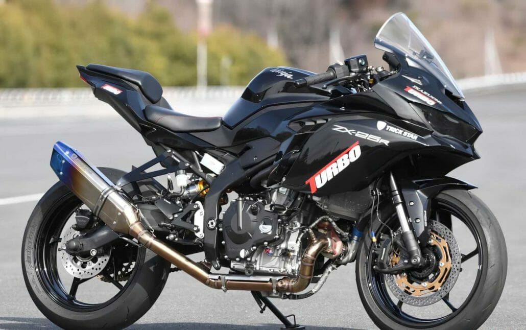 Kawasaki ZX-25R mit Turbo Kawasaki ZX 25R Turbo 6