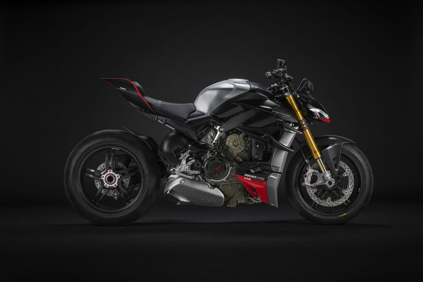 Ducati Streetfighter V4 SP kehrt zurück: Was die CARB-Zulassung verrät 3 Ducati Streetfighter V4 SP2 im Winter-Test-Design mit Carbonfelgen