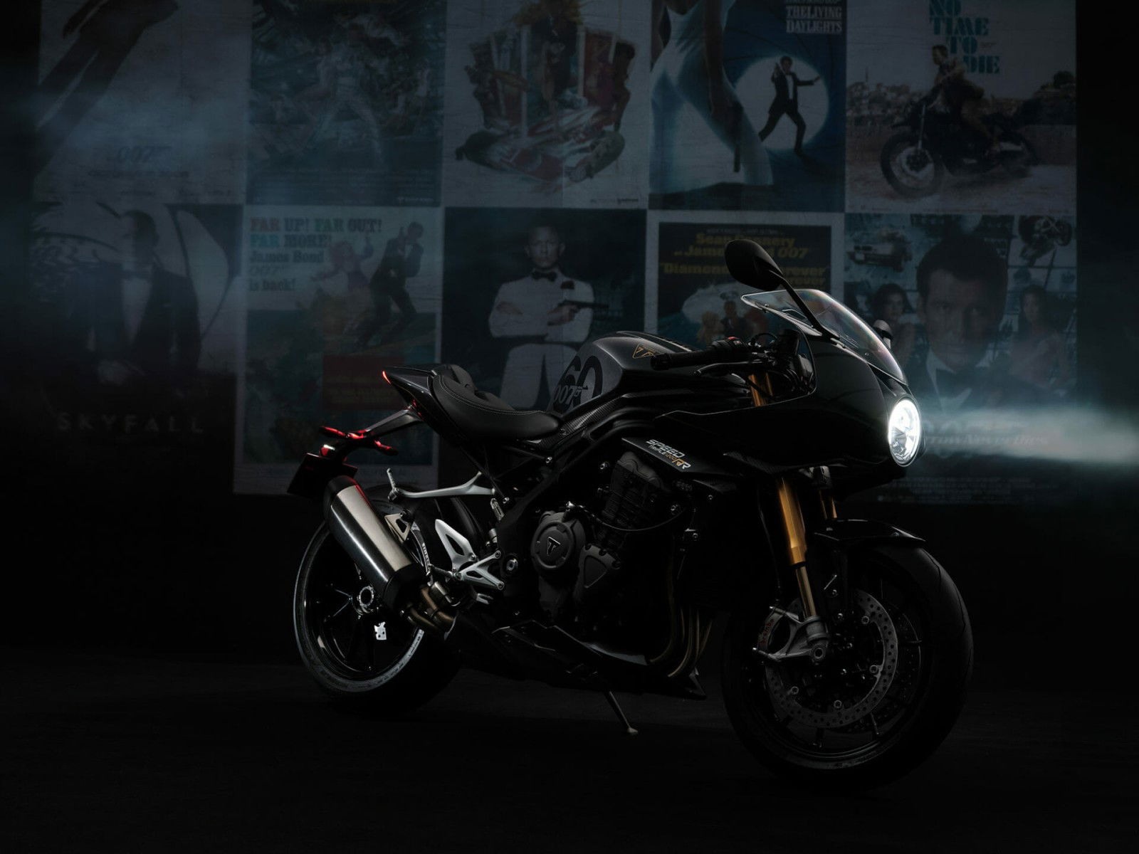 Triumph Speed Triple 1200 RR Bond Edition 18