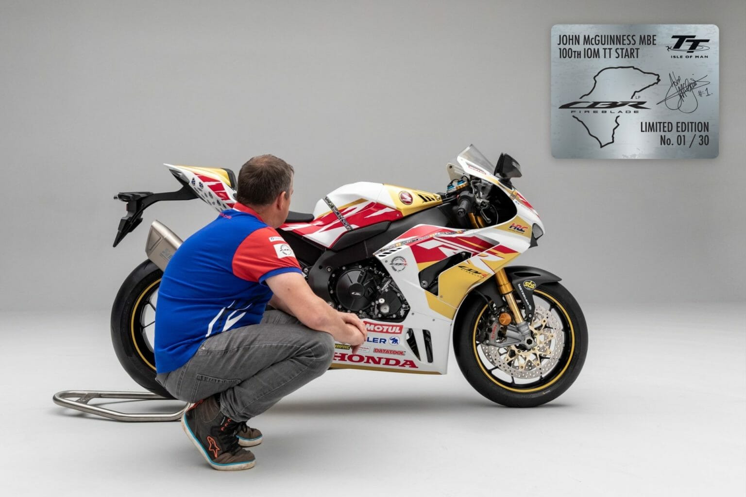 Limitierte John McGuinness Honda Fireblade SP Replica Limited Edition Honda CBR1000RR R Fireblade SP Special Livery in John McGuinness 100th TT Start Replica 4