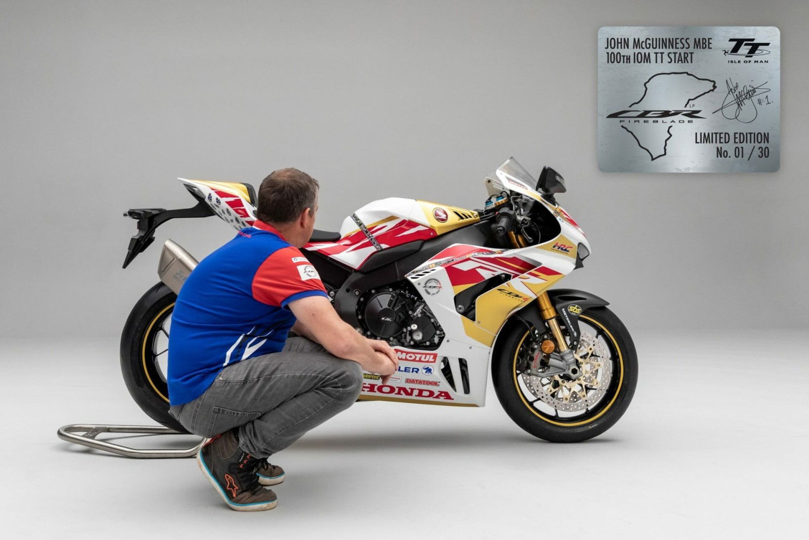 Limitierte John McGuinness Honda Fireblade SP Replica 25 Limited Edition Honda CBR1000RR R Fireblade SP Special Livery in John McGuinness 100th TT Start Replica 4