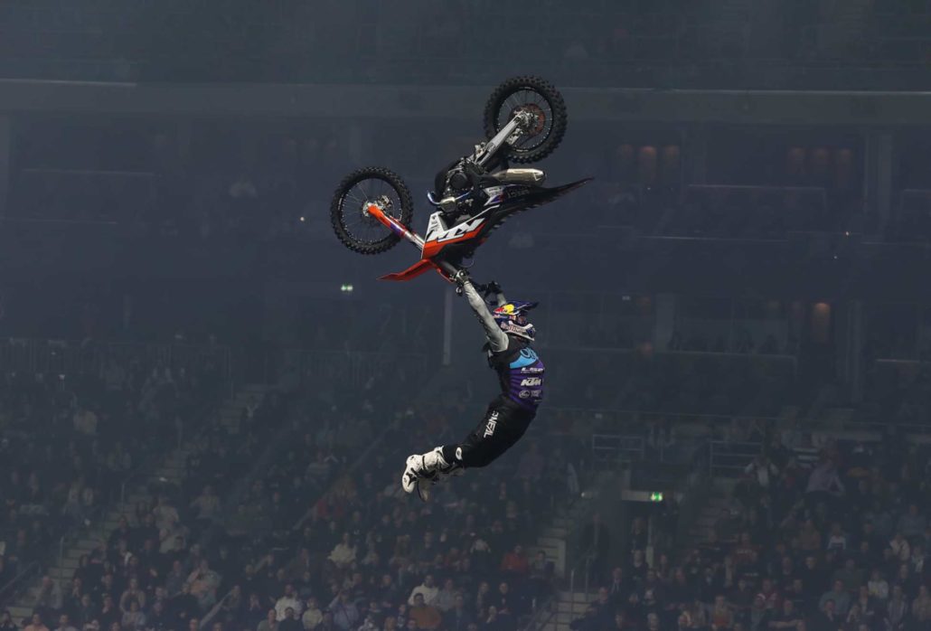 NIGHT of the JUMPs kehrt spektakulär zurück – Team Tschechien gewinnt in Berlin Luc Ackermann NOTJ Berlin 2023 3N3A0883 m