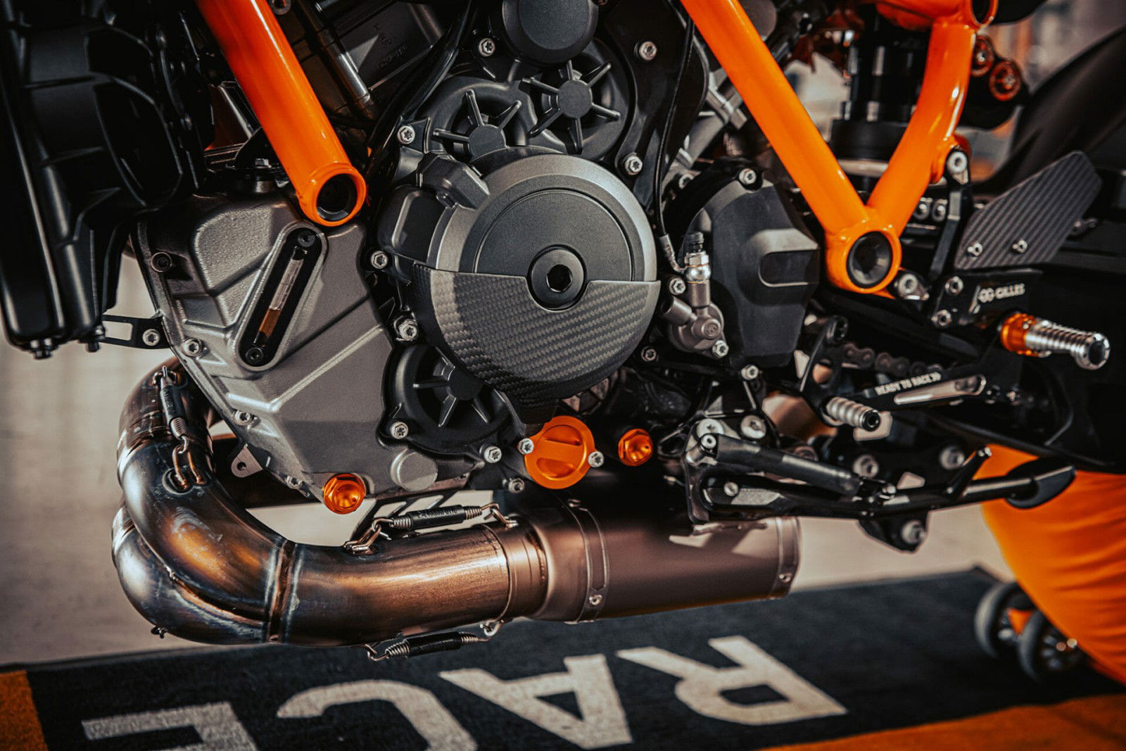 Bekommt die Super Duke für 2024 mehr Hubraum? 25 KTM 1290 SUPER DUKE RR 2023 109
