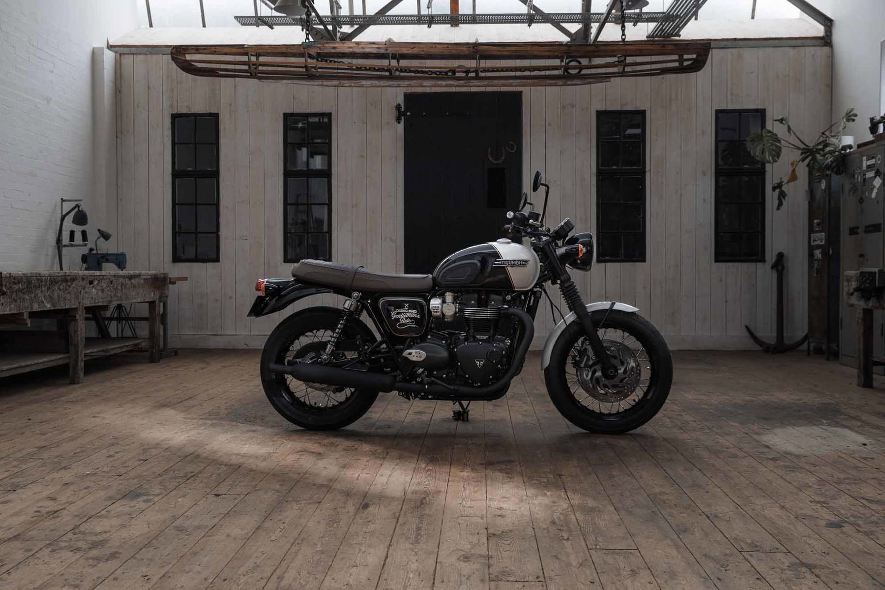 Triumph Bonneville T120 Black DGR Limited Edition 2023