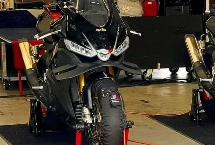 Aprilia RSV4 and Tuono V4 2024: MotoGP innovations conquer the road! 78 Aprilia RSV4 2024 1