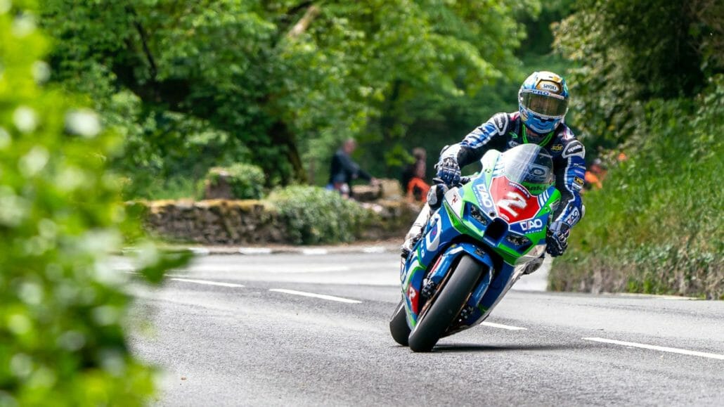 Hickman schreibt Geschichte mit seinem 10. TT-Sieg im RL360 Superstock-Rennen 21 Isle of Man TT 2023 Superstock Race 4 1
