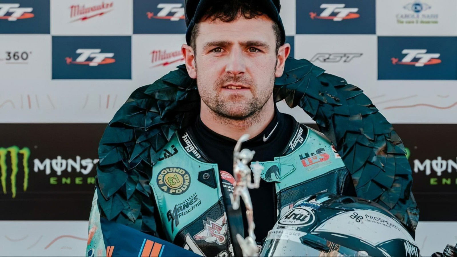 Dunlop schreibt Geschichte: Triumph bei Carole Nash Supertwin TT 25 Isle of Man TT 2023 Supertwin TT 1