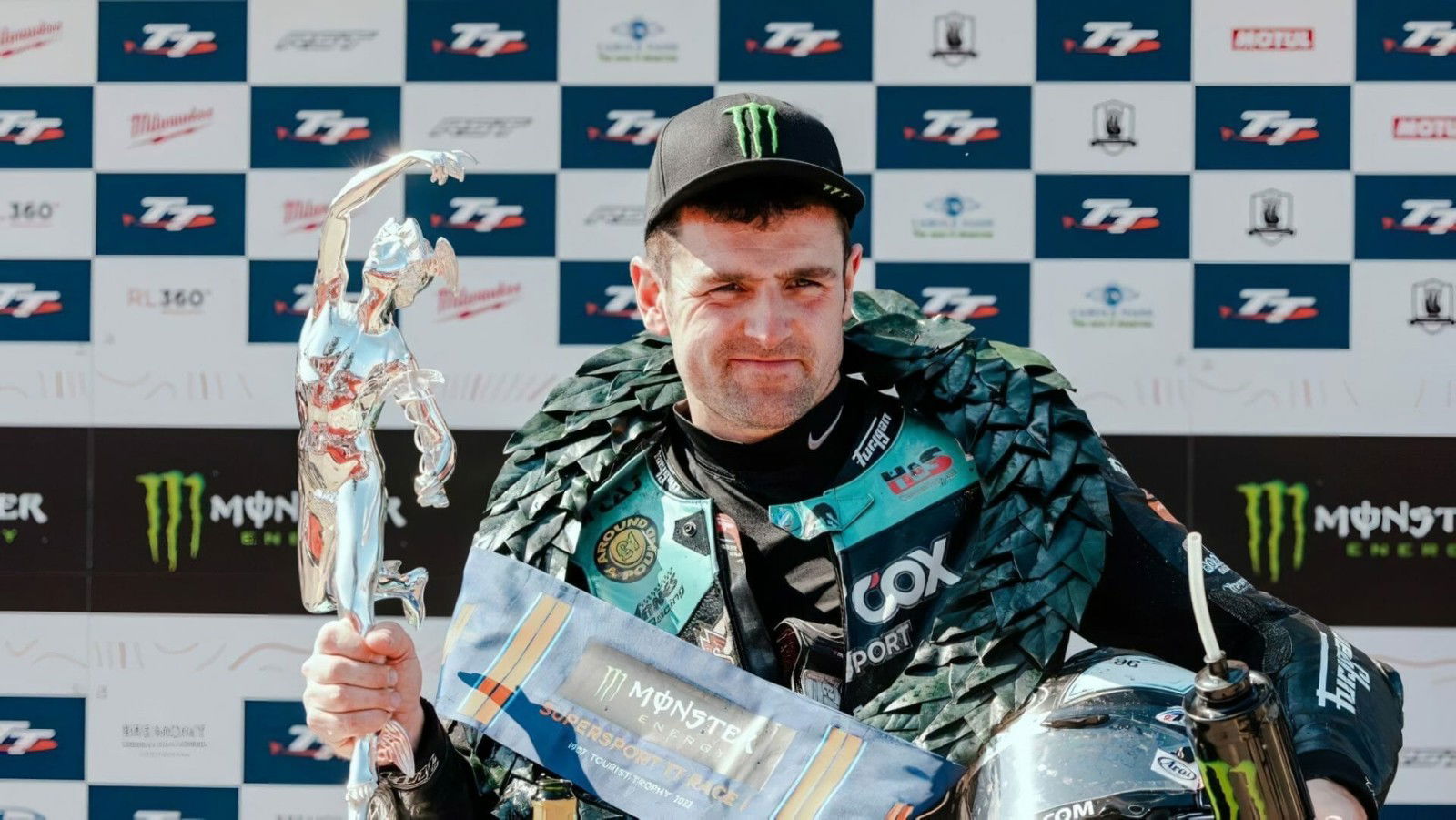 Michael Dunlop triumphs in opening race of Monster Energy Supersport TT 25 IsleofManTT2023 SuperSportRace51