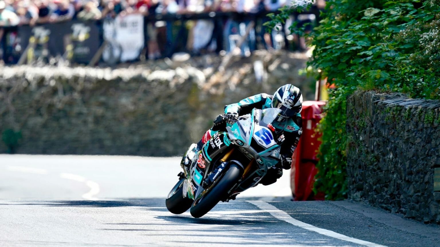 Historic triumph for Michael Dunlop in second Supersport TT race of 2023 art body dunlop ebb1d8e3 1