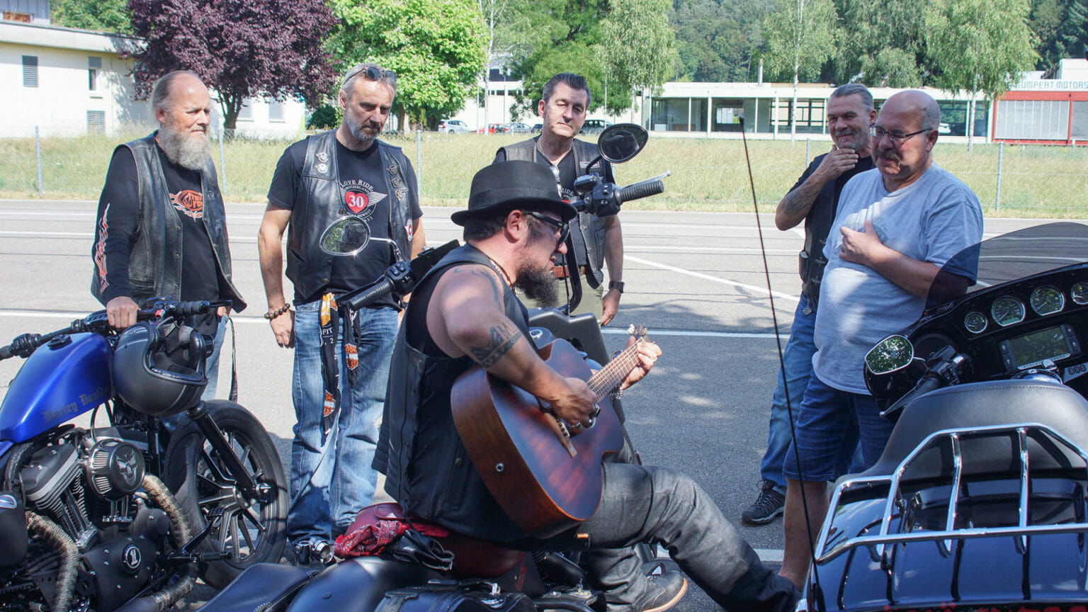 A small dream comes true – private concert for accident victims at Love Ride Ein kleiner Traum wird wahr – Privatkonzert von Marc Amacher fuer Unfallopfer am Love Ride 4