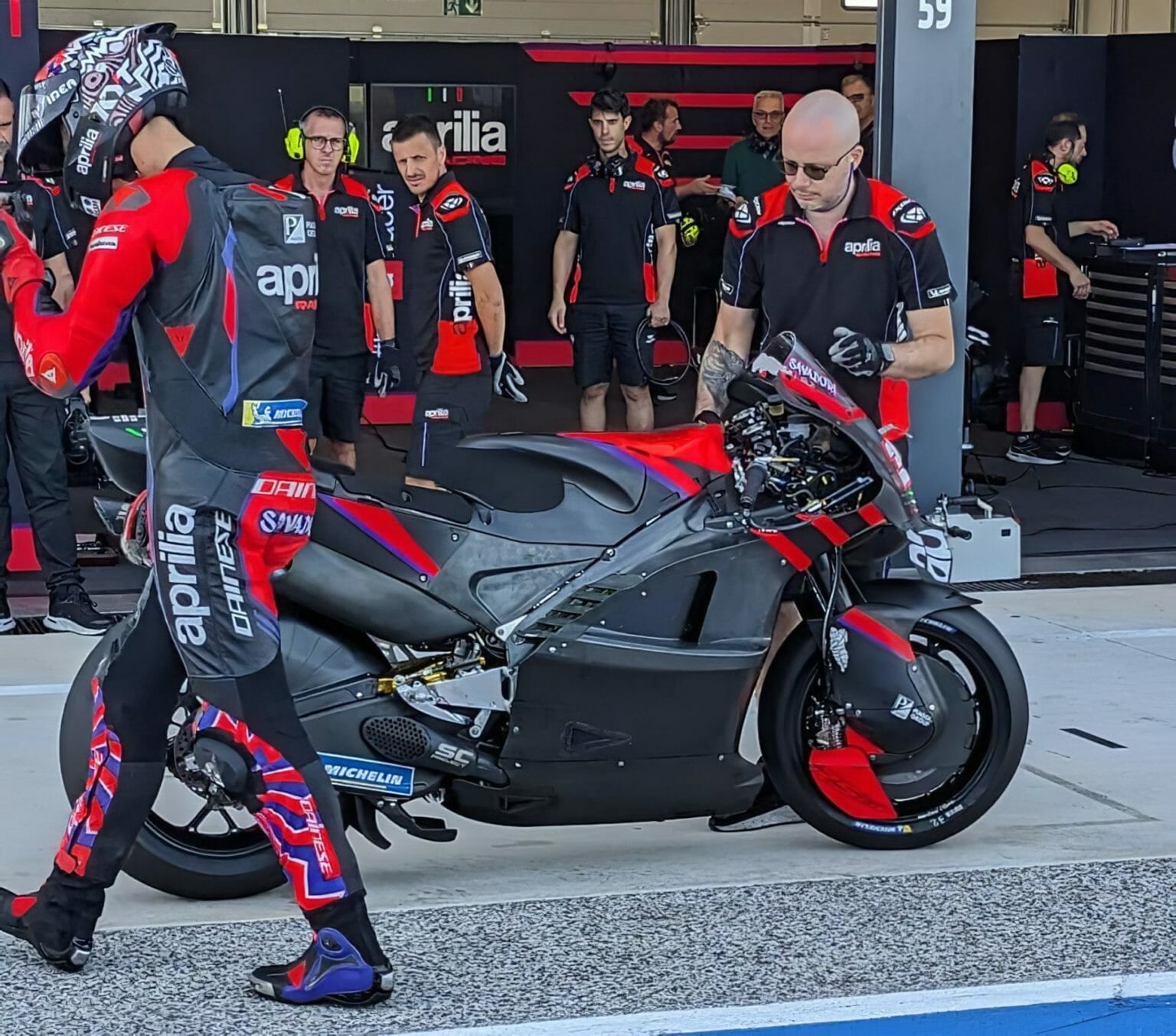 Aprilia experimentiert mit Carbonrahmen für ihre MotoGP Maschine ApriliaCarbonRahmenfuerdieMotoGP