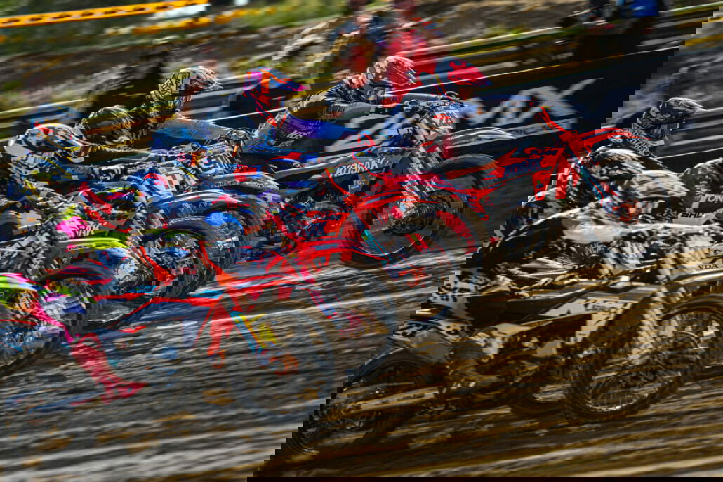 Maximilian Spies setzt mit seinem Triumph bei den ADAC MX Masters in Tensfeld neue Maßstäbe 36 Die ADAC MX Masters Klasse bot in Tensfeld spannende Rennen bei tollen Bedingungen