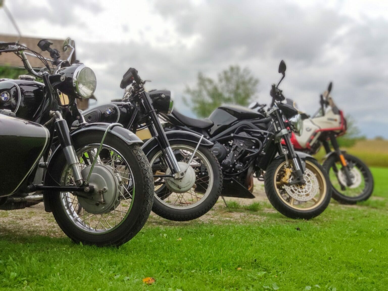 Im Herzen des Salzkammerguts: ADAC Classic meets Traunsee kehrt zurück Interessierte koennen die historischen Motorraeder an ausgewaehlten Stationen hautnah erleben