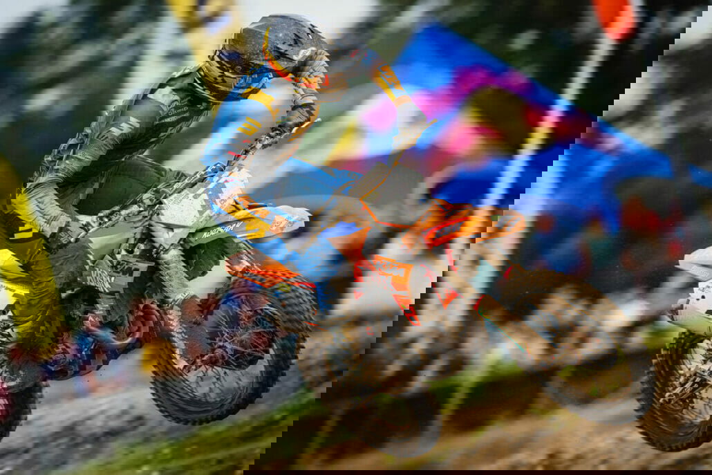 Maximilian Spies setzt mit seinem Triumph bei den ADAC MX Masters in Tensfeld neue Maßstäbe 35 Maximilian Spies siegte als Klassenaufsteiger zum ersten Mal in einem Lauf als auch in der Gesamtwertung des ADAC MX Masters