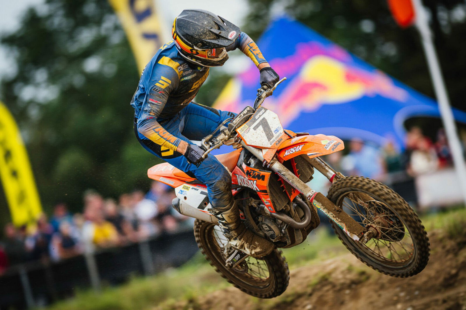 Maximilian Spies setzt mit seinem Triumph bei den ADAC MX Masters in Tensfeld neue Maßstäbe 25 Maximilian Spies siegte als Klassenaufsteiger zum ersten Mal in einem Lauf als auch in der Gesamtwertung des ADAC MX Masters