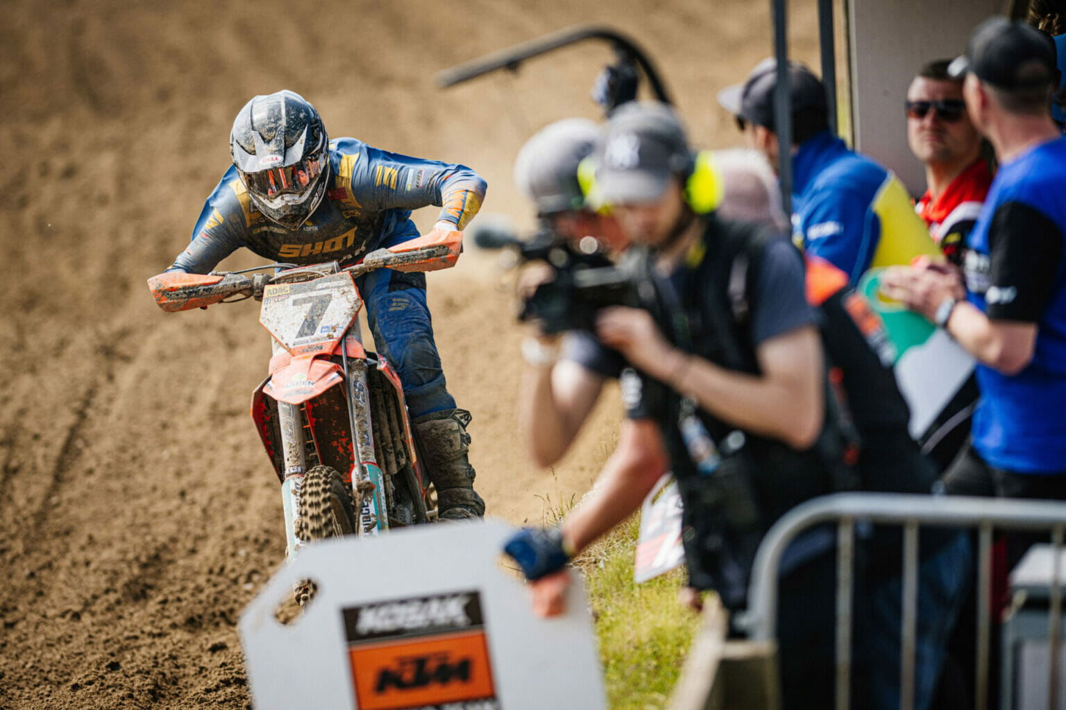 b322685bf209613192acf793f5a7408d