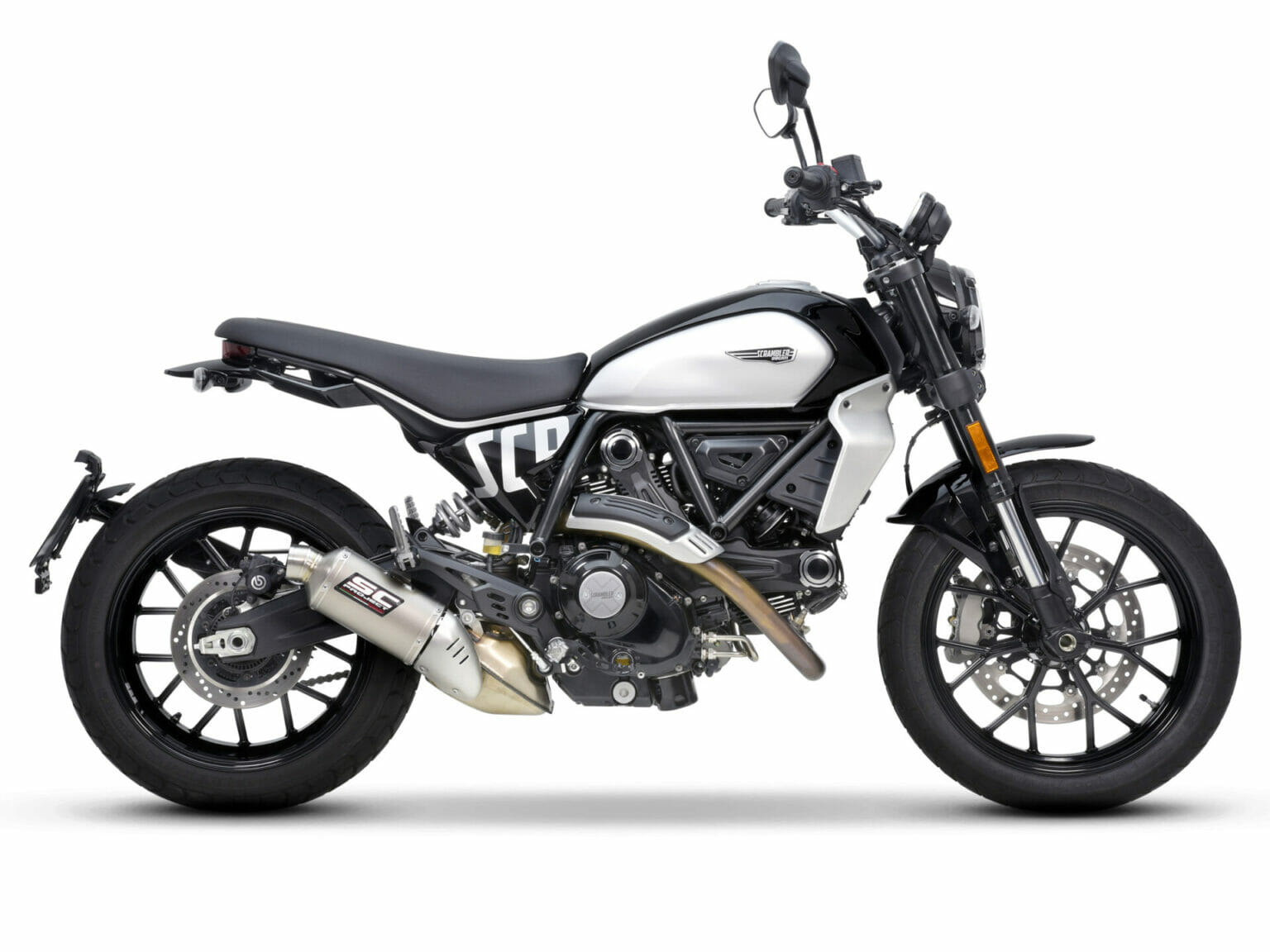 SC-Project unveils three new mufflers for the 2023 Ducati Scrambler 800. 23SC P06 Schalldaempfer fuer Ducati Scrambler 800 Rally S