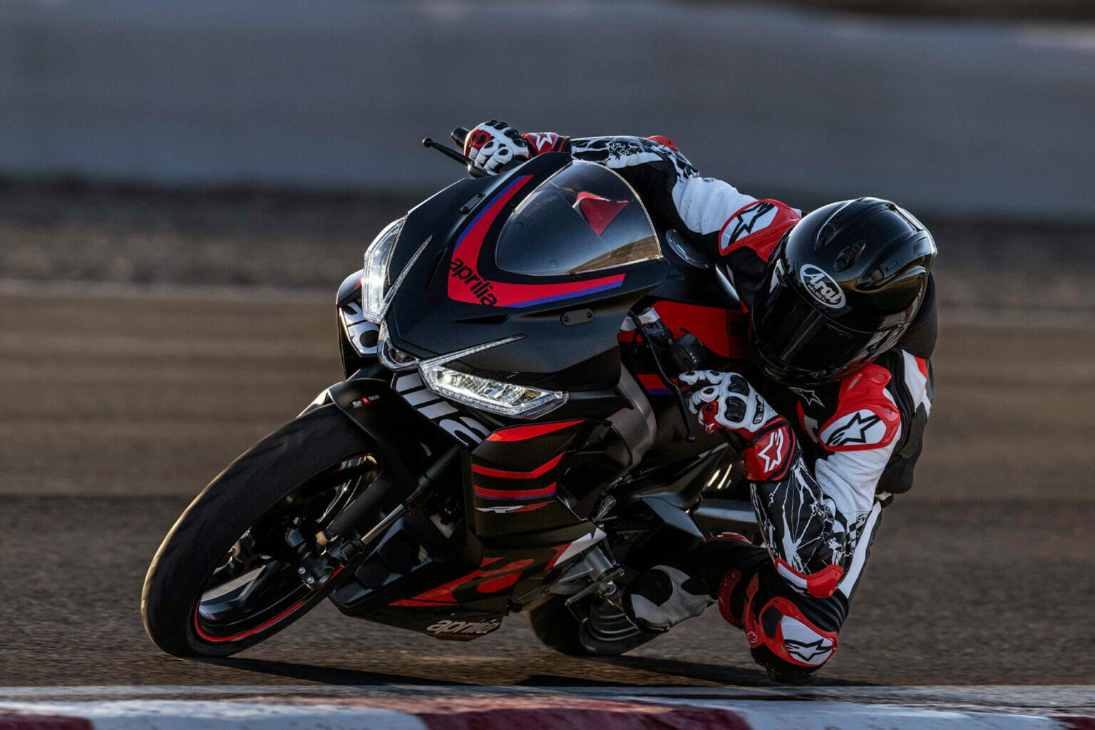 Aprilia Rückruf 2025: Austausch des linken Handgriffs bei RS- und Tuono-Modellen Aprilia RS 457 28