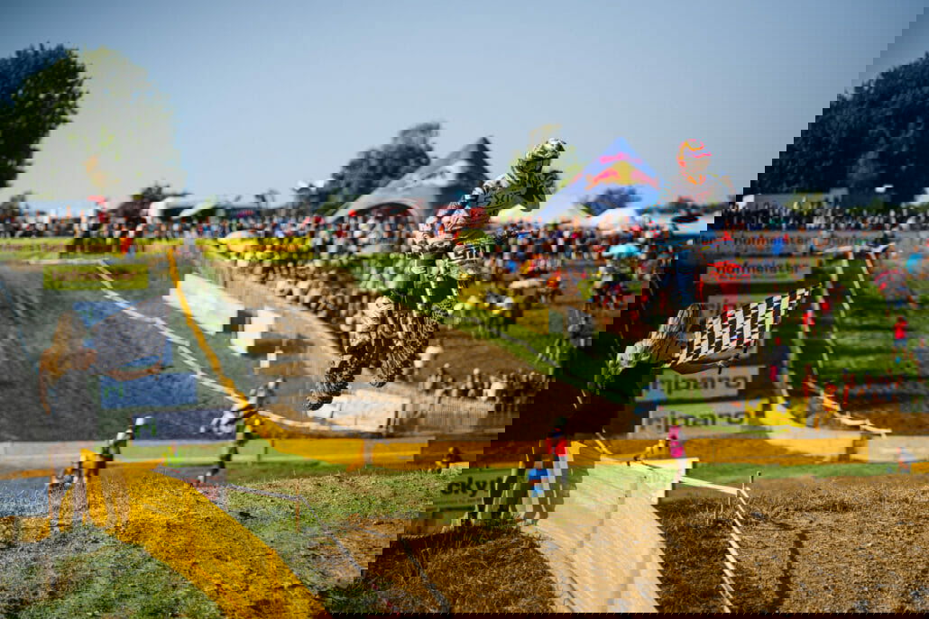 Samstagssiege in Holzgerlingen: ADAC MX Masters zieht Fans in seinen Bann 29 Der Schuetzenbuehlring in Holzgerlingen praesentierte sich bei sommerlichem Wetter mit tollen Bedingungen