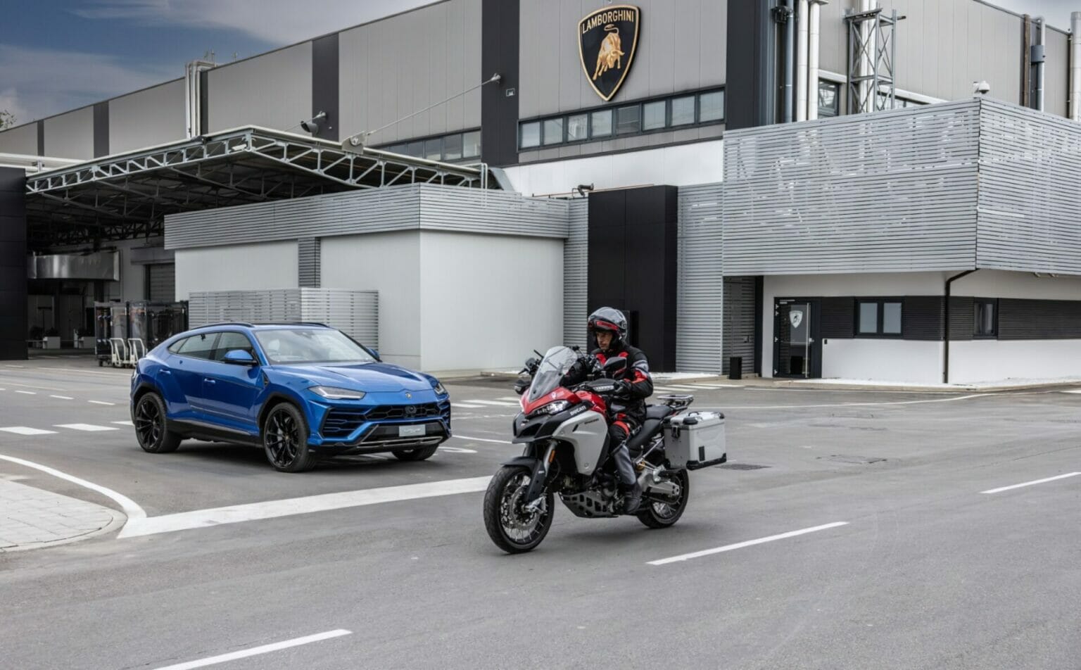Ducati is committed to improving road safety for motorcycles: Highlights from the Connected Motorcycle Consortium event Lamborghini Ducati Vehicle to Vehicle Technology 1 Large UC549003 High 1