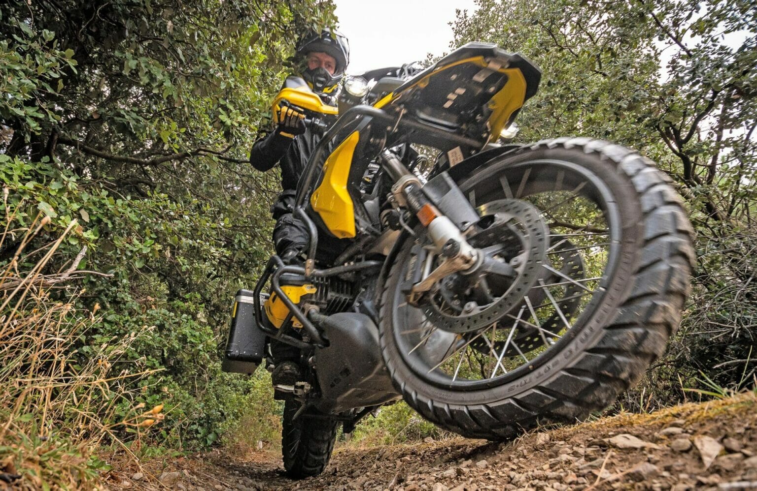 Langjährige Partnerschaft auf der Überholspur: Die Synergie von Touratech und Metzeler kooperation touratech metzeler 01