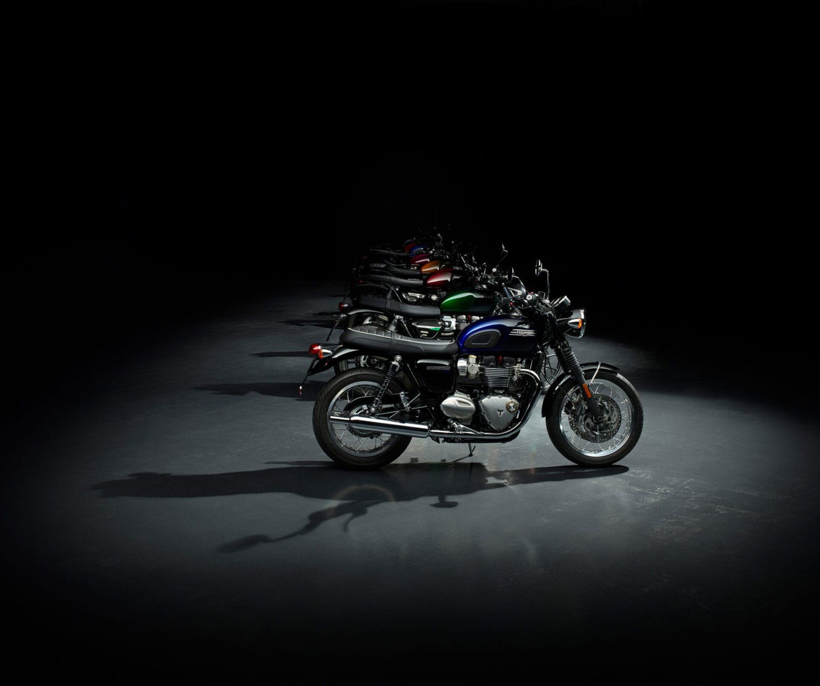 Triumph Bonneville Stealth Edition 2024: Neuer Anstrich für den Klassiker 25 Family Multiple StealthEdition MY24 0037 TR 1