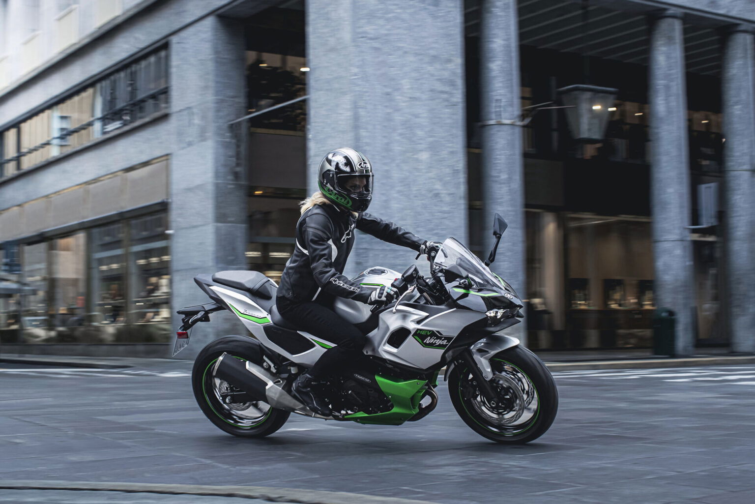 Kawasaki Ninja 7 Hybrid 4