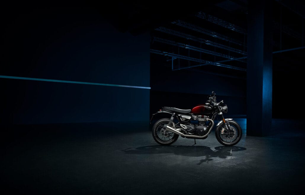 Triumph Speedtwin 1200 Red Stealth Edition