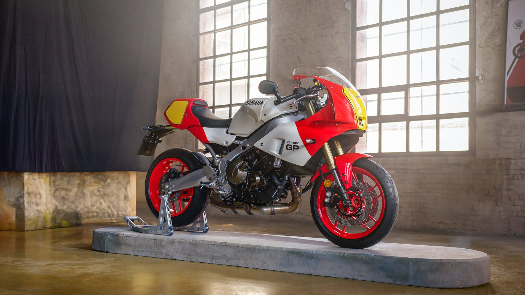 Yamaha XSR900 GP 2024