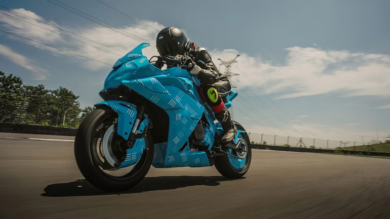 CFMoto unveils technical details of the new 675cc three-cylinder engine 25 CFMoto 675SR 1 1