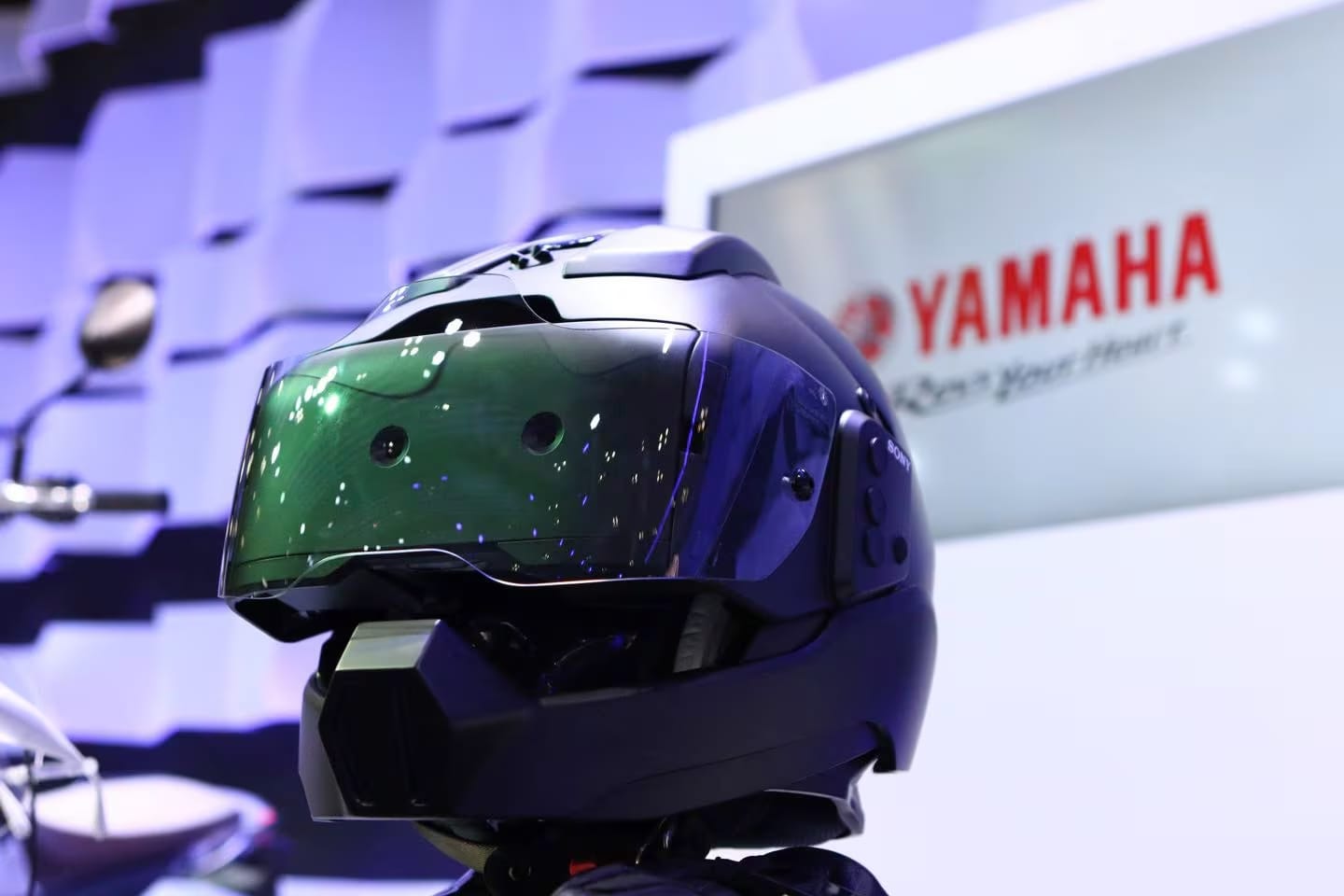 Yamaha: Ein Sprung in die Augmented Reality 1 Yamaha AR Helm 1