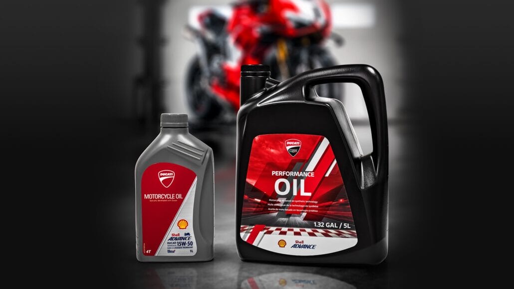 Shell Advance Ducati engine oil and Ducati Corse Performance Oil powered by Shell Advance UC617431 High