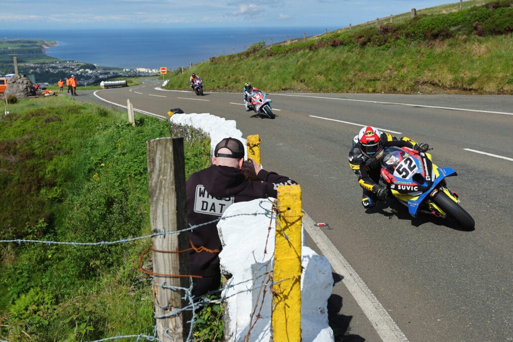 Macau GP 2026: Without Todd and Kostamo, Hickman Chases Win Number Five 2 Erno Kostamo auf der BMW im freien Training der Isle of Man TT 2024